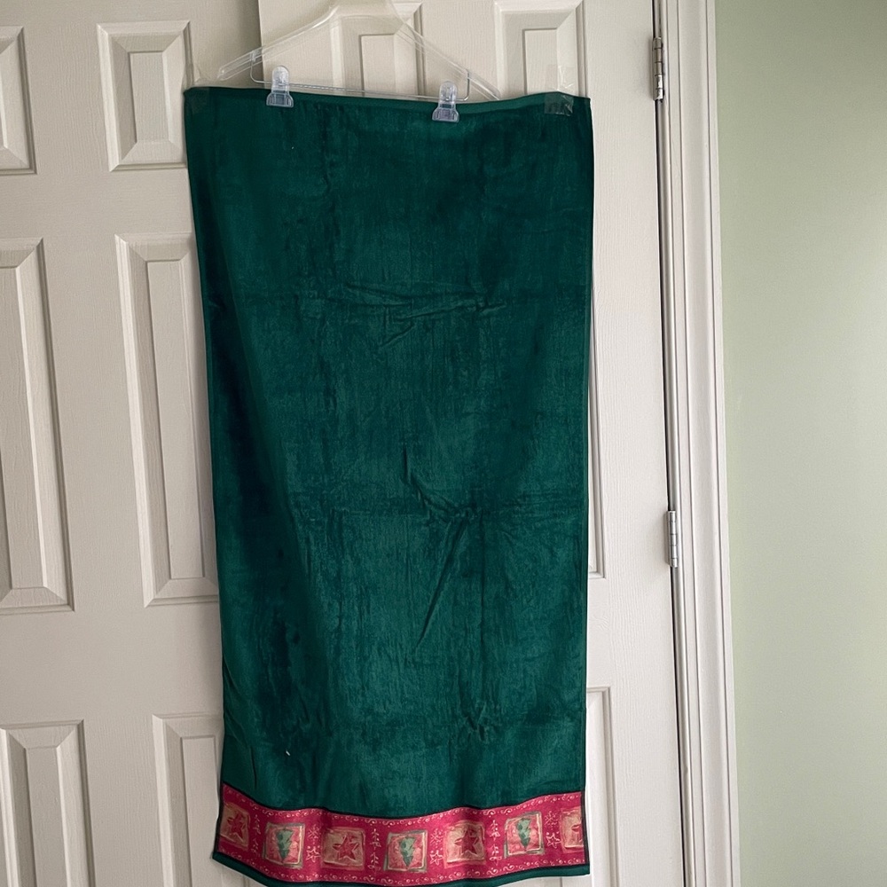 Brand new festive Green and Red  bathroom towel.
